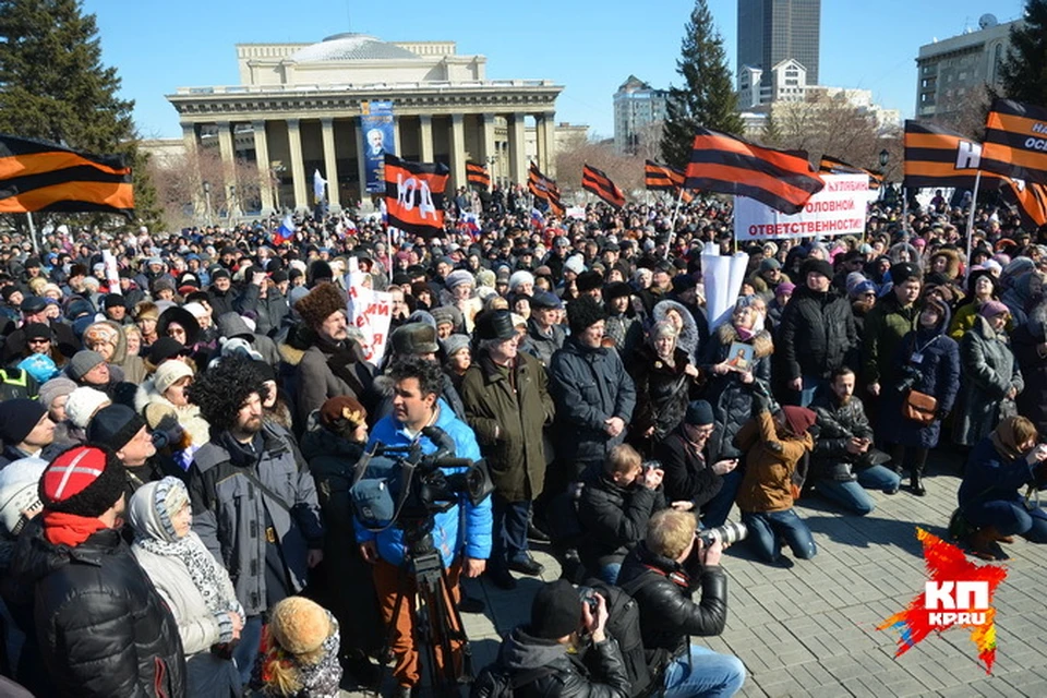 В минувшее воскресенье свое отношение к постановке на площади Ленина выразили  не только пенсионеры, но и молодежь.