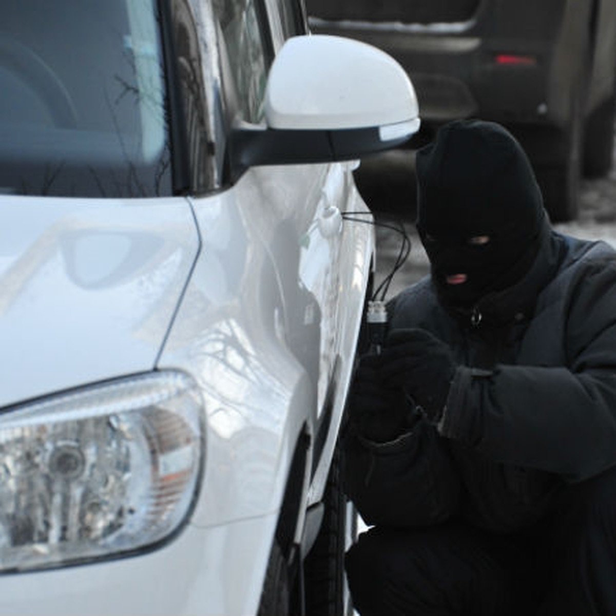 В Петербурге мошенники вешают замки на двери авто - KP.RU