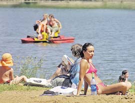 Подмосковные водохранилища дадут столичным пляжам сто очков форы и по экологии, и по уюту. Да и публики там поменьше.