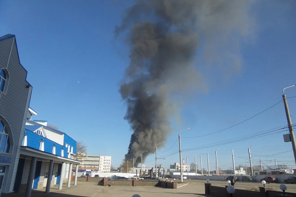 В сипайлово горит сейчас. Пожар в Уфе Сипайлово. Пожар в Сипайлово сегодня. Пожар в Уфе сегодня Сипайлово. Пожар в кафе берег Уфа Сипайлово.