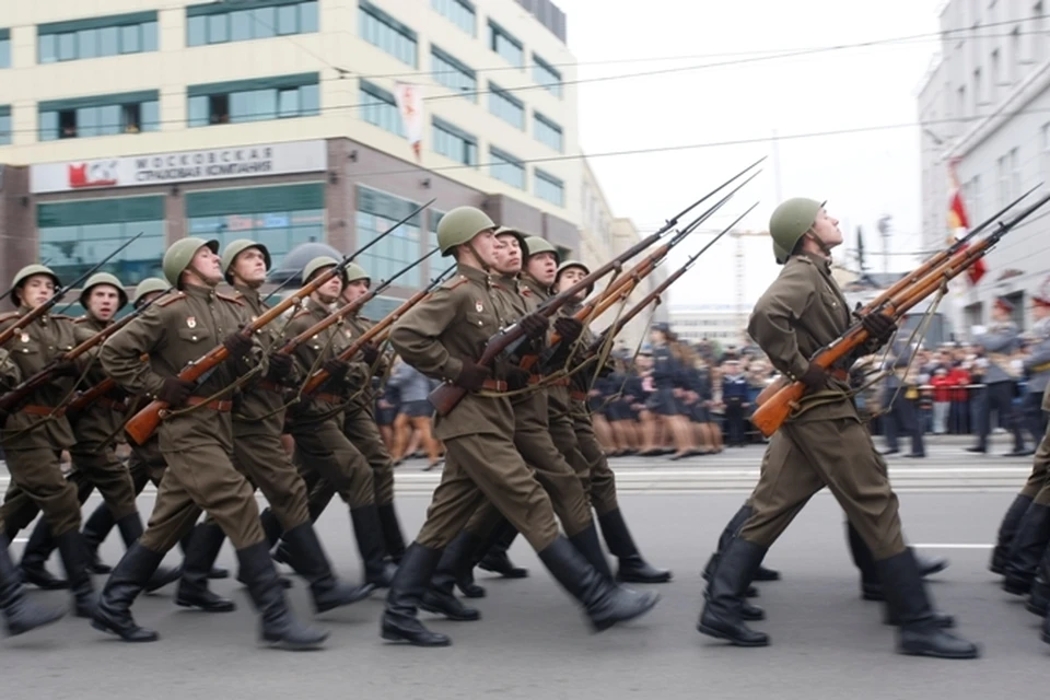 В параде на площади Победы будут участвовать свыше 2000 военнослужащих.