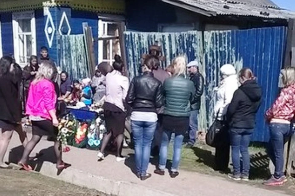Убитого в Удмуртии 4-летнего Артура Жукова похоронили рядом с дедушкой. Фото: glazovportal.net