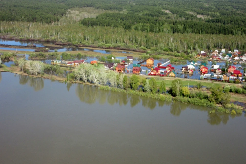 Новосибирск продолжает бороться с паводком. Вода постепенно отступает... Фото: пресс-служба ГУ МЧС по НСО
