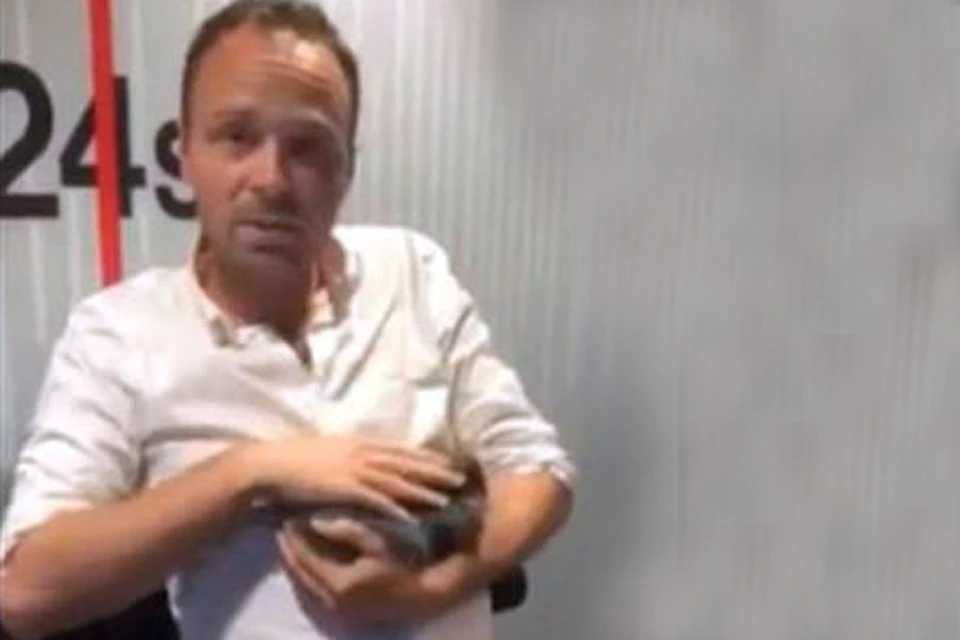 В Дании ведущий радиостанции Эсгер Юль в прямом эфире убил крольчонка
