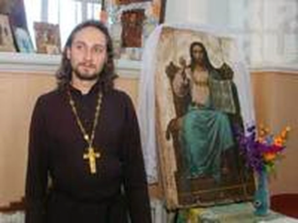Саратовский священник как две капли воды похож на иконописный образ