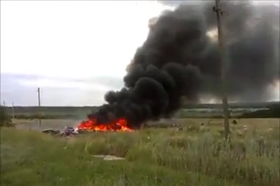 На портале YouTube появилась новая видеозапись с места крушения малайзийского Boeing под Донецком