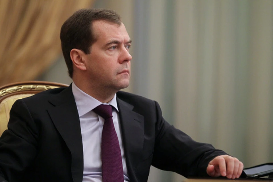 Медведев пообещал обсудить увеличении МРОТ с правительством.