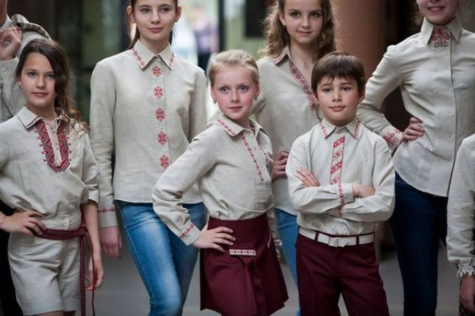 Вот такой видят школьную форму белорусские дизайнеры. Фото: racyja.com