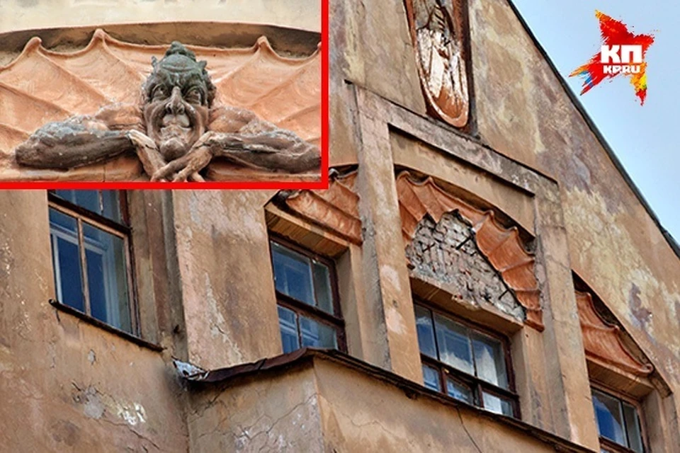 Совсем недавно на фасаде этого здания в Петербурге красовался барельеф, а теперь зияет пустота...