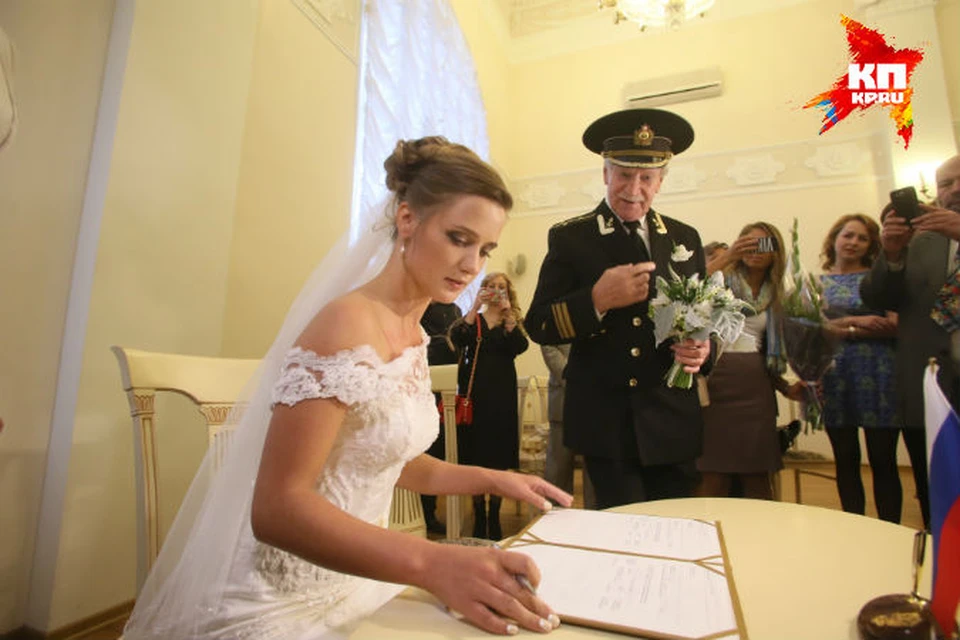 В Адмиралтейском ЗАГСе Иван Краско женился на своей бывшей студентке.