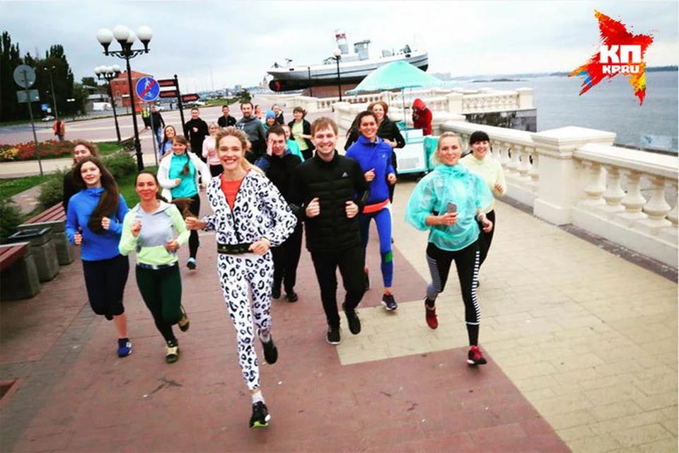 Наталья Водянова на пробежке на набережной в Нижнем Новгороде.