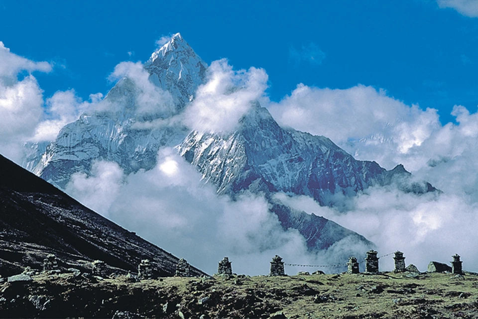 Почему тянут горы. Непал горы.