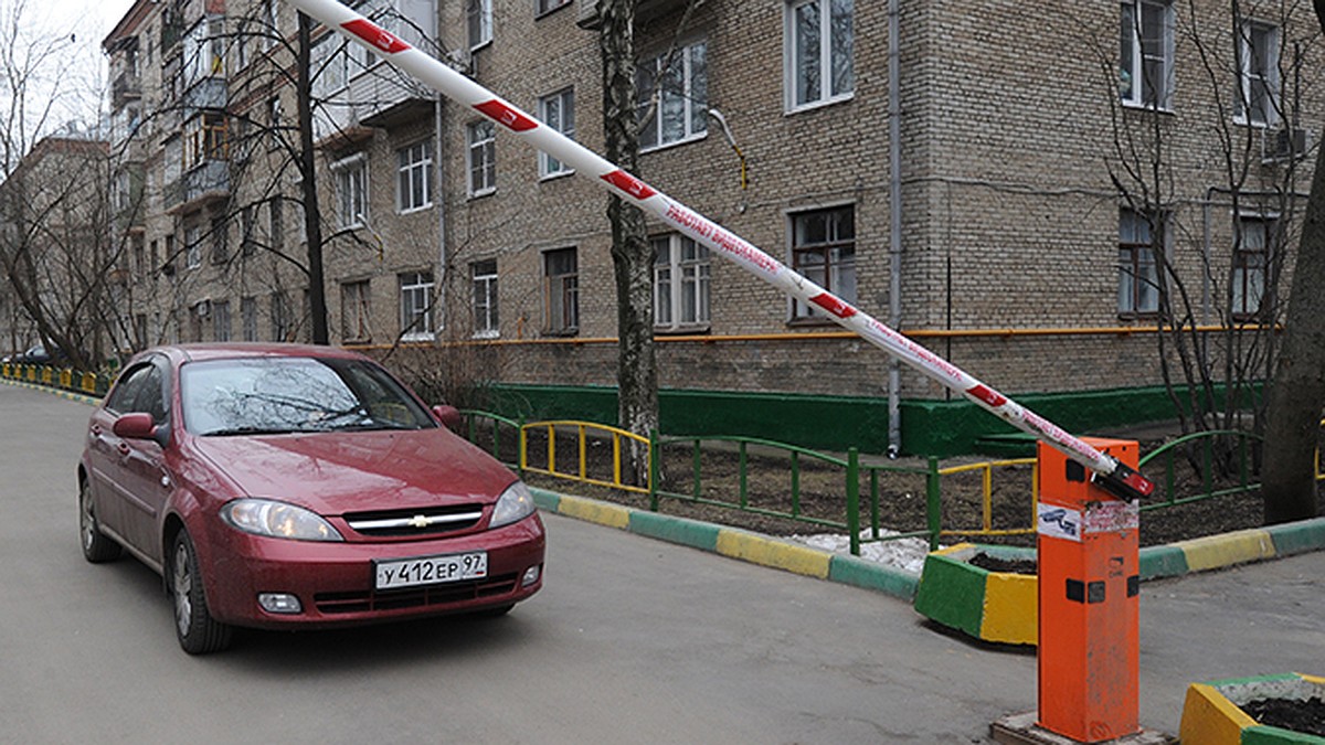 Как в Москве можно установить шлагбаум на въезде во двор - KP.RU