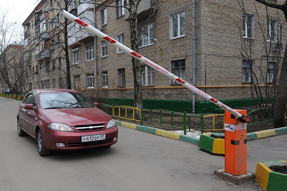 Самый эффективный способ обороны — поставить шлагбаум при въезде во двор