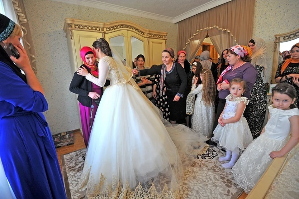 На чеченских свадьбах ввели строгие правила этикета.