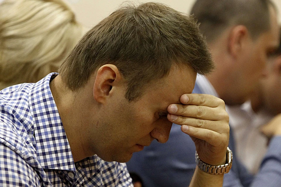 Алексей Навальный бегает от судебного пристава