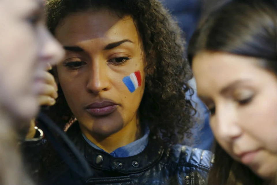 Жертвами терактов в Париже в общей сложности стали 153 человека.