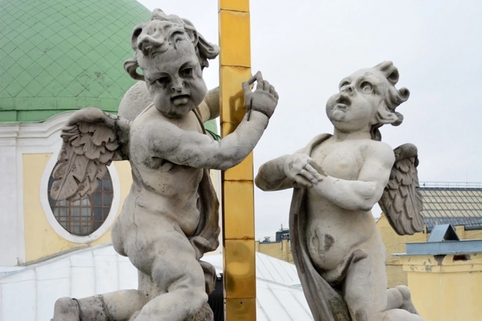 Ангелы на аттике базилики Святой Екатерины простояли больше 200 лет. ФОТО: Коринф
