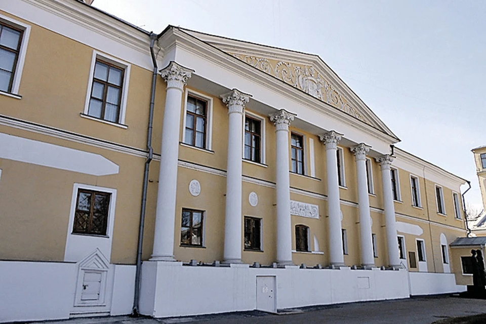 М. Знаменский пер., 3. Станция метро «Кропоткинская».