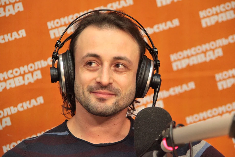 Илья Авербух отмечает 18 декабря свой день рождения. А на этом фото он в гостях у Радио "Комсомольская правда".