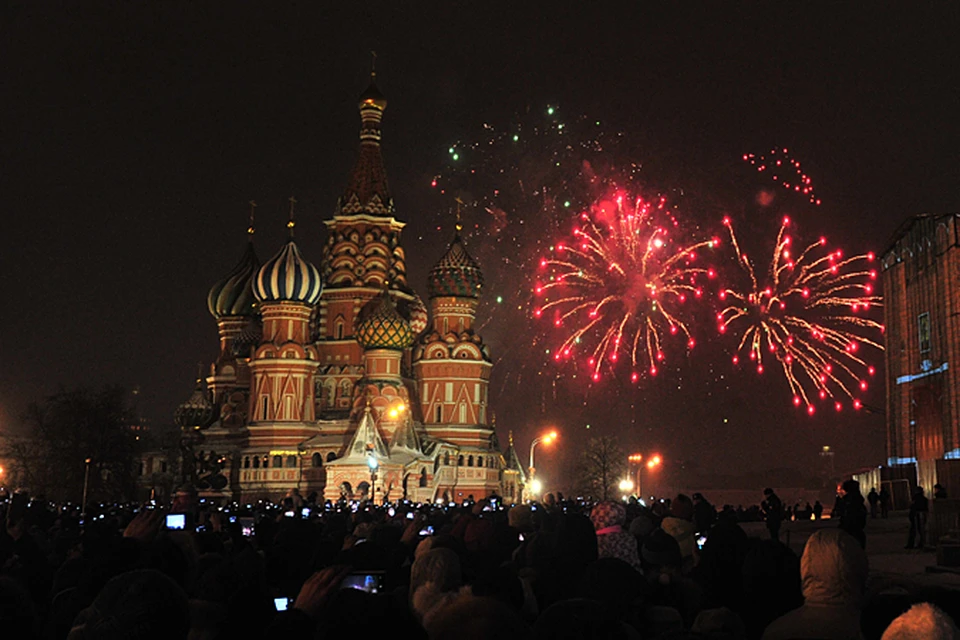 Новый год на красной площади билеты. Красная площадь в Москве Новогодняя ночь. 2000 Новый год красная площадь. Красная площадь 31 декабря. Гифки красная площадь.