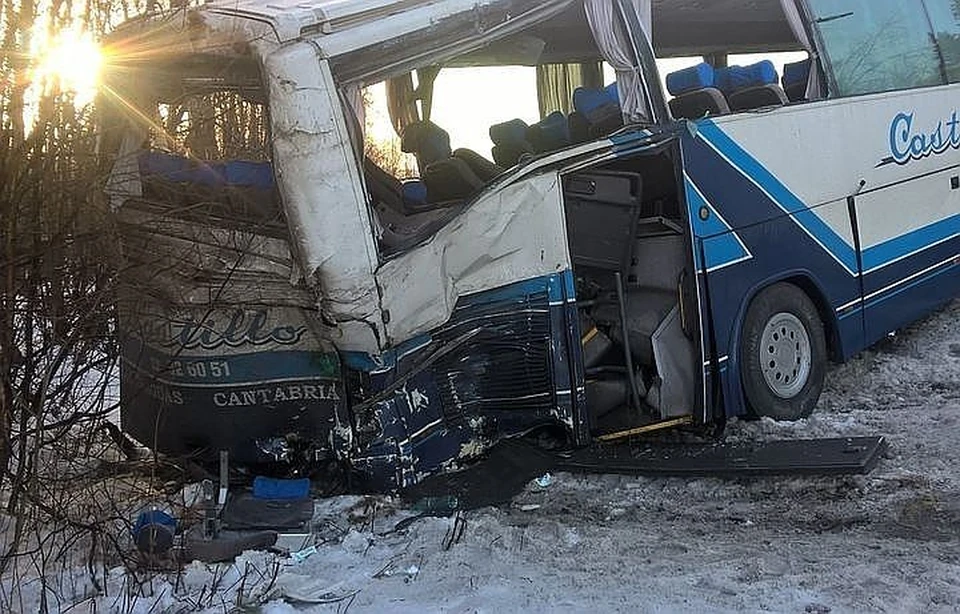 В аварии с автобусом и фурой пострадали 23 человека. Фото: МЧС Северо-Запад