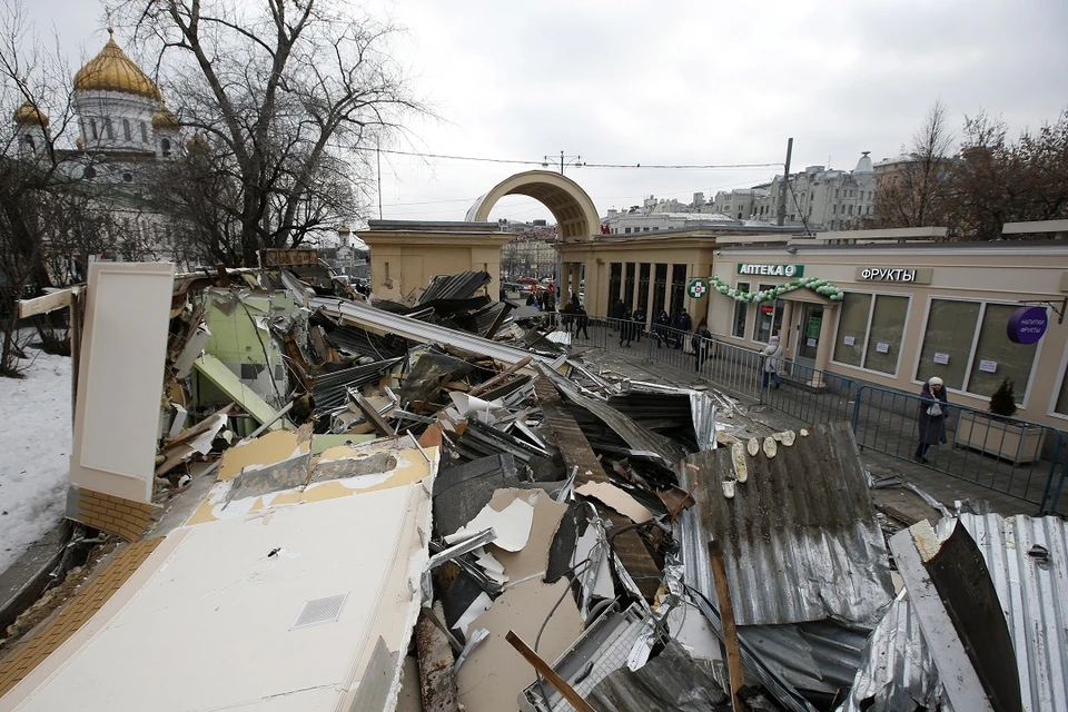 В Москве снесли незаконно построенные торговые павильоны