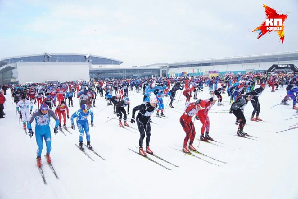 Тысячи лыжников приняли участие в региональном этапе "Лыжни России", которая прошла в выставочном центре "Екатеринбург-ЭКСПО", где каждое лето проводится Иннопром.