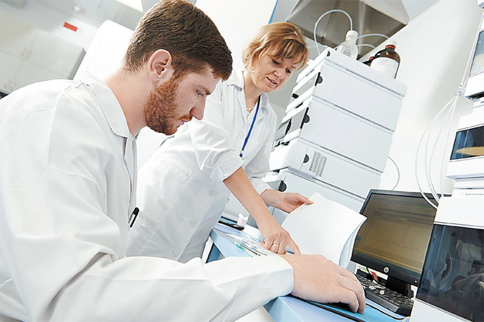 Scientific testing is. Научные испытания. Научный сотрудник в полный рост. Science Test.