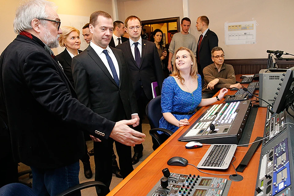 В среду премьер Дмитрий Медведев побывал в легендарном ВГИКе. Фото: Дмитрий Астахов/ТАСС