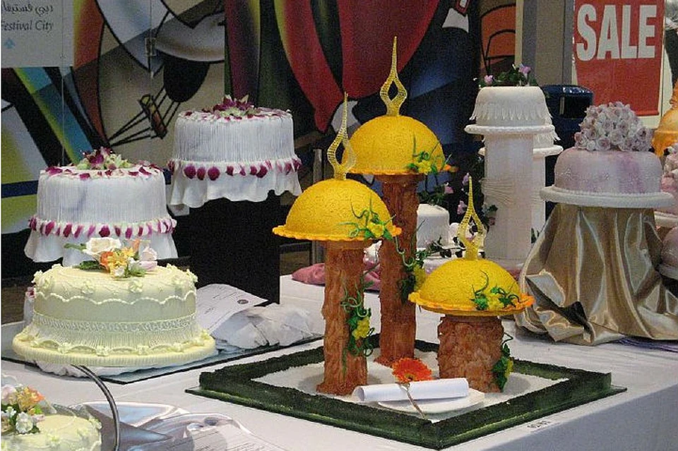 Десерты-шедевры соблазняют гостей Дубайского гастрономического фестиваля.
