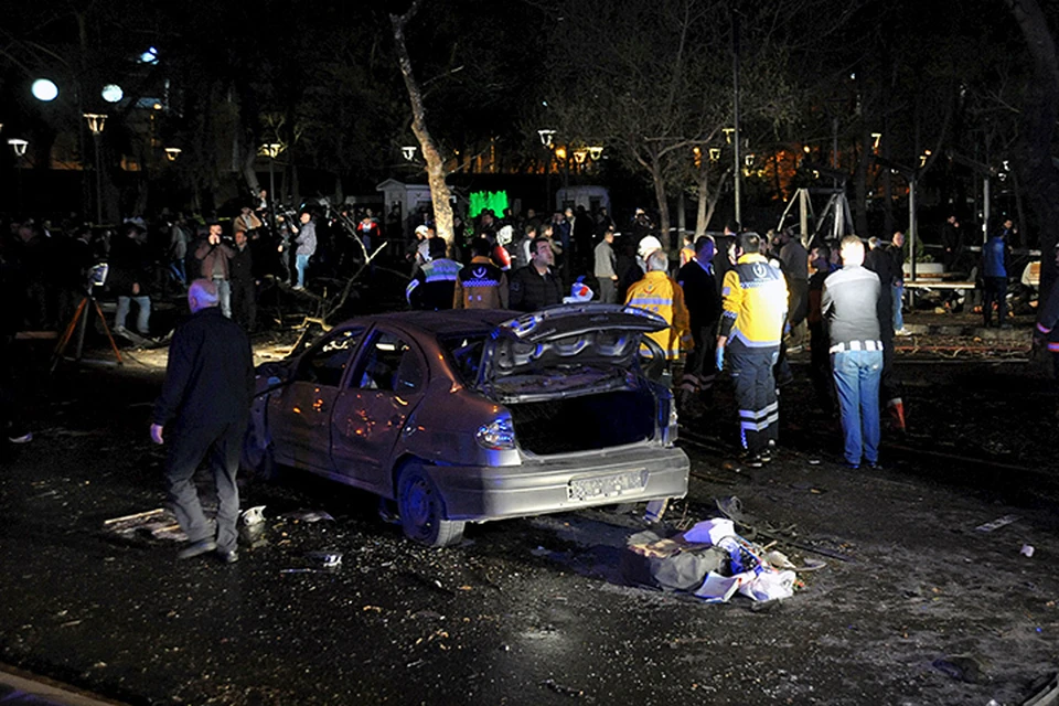 Взрыв прогремел в воскресенье в 18.43 по местному времени в самом центре турецкой столицы - на бульваре имени Ататюрка, вблизи от главной городской площади и парка