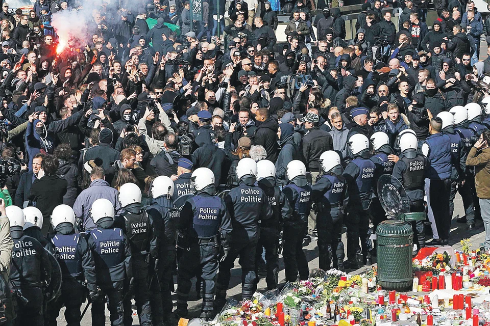Вчера около 450 человек (их причисляют к ультраправым организациям) вышли на улицы Брюсселя, протестуя против разгула терроризма в стране. Полиция разогнала их, применив водометы.