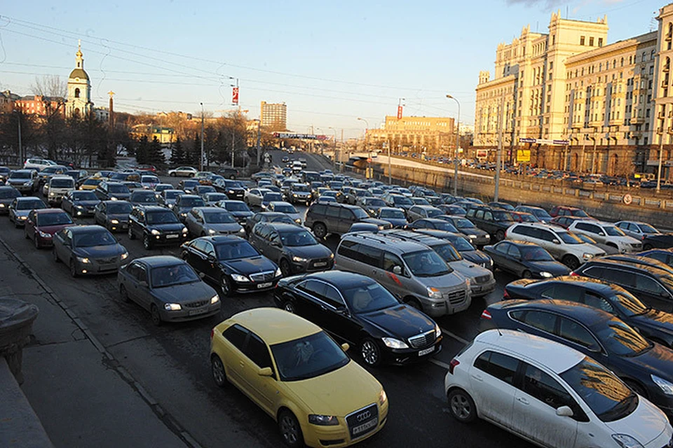 Все, кто поворачивает с середины проезжей части, автоматом получат штраф в 500 рублей