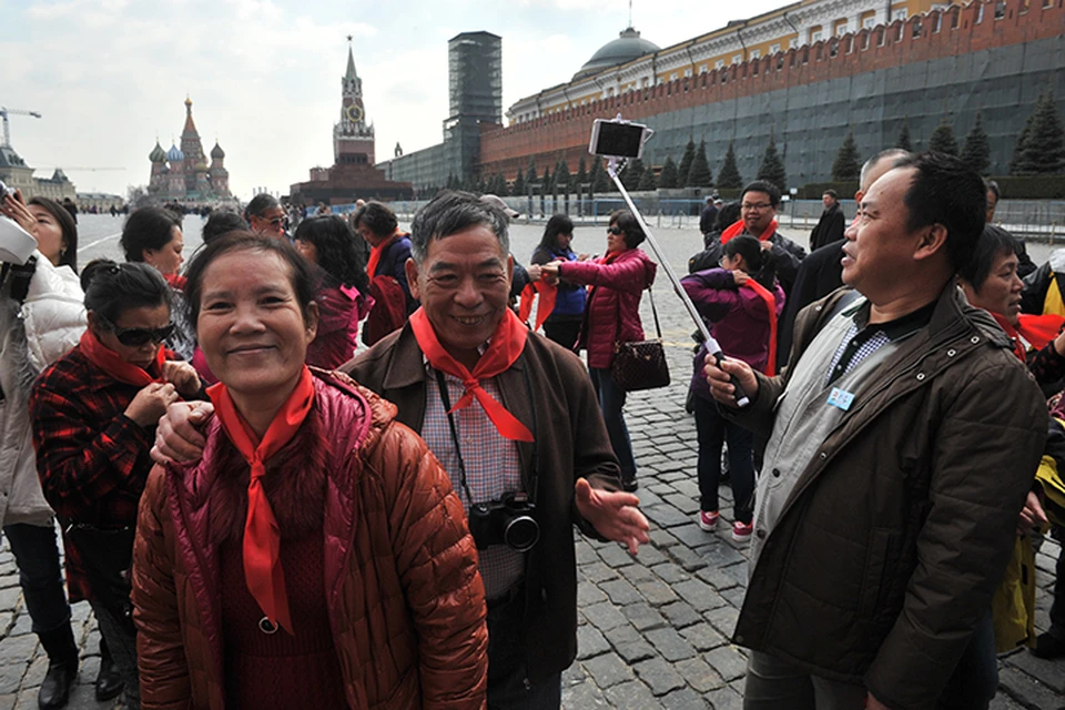 Среди иностранных туристов в лидерах по визитам в Москву последние несколько лет держатся гости из Китая