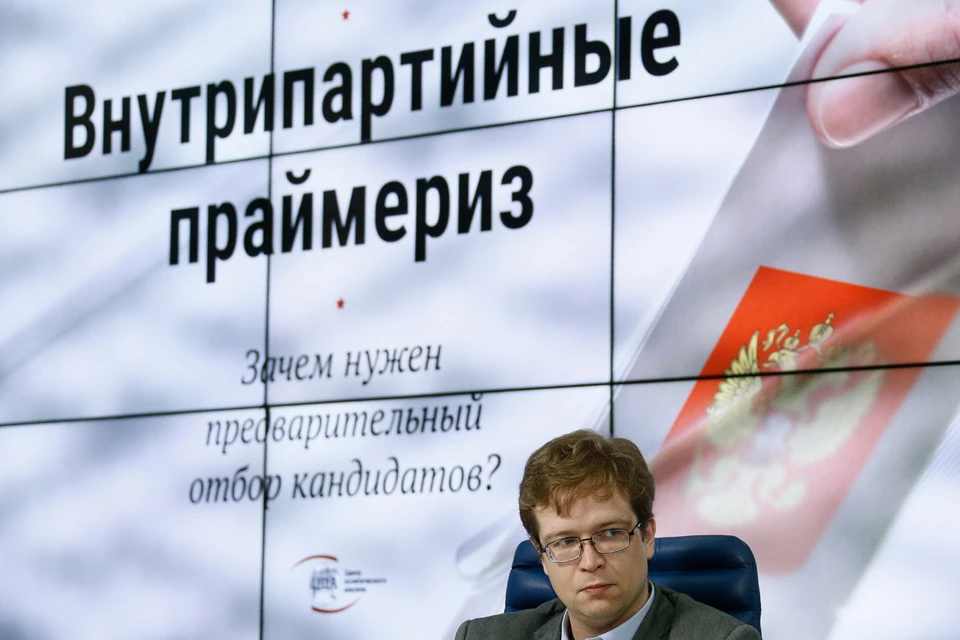 Ведущий эксперт ЦПА Михаил Захаров во время пресс-конференции, посвященной докладу Центра политического анализа "Внутрипартийные праймериз. Зачем нужен предварительный отбор кандидатов?". Фото: Александр ЩЕРБАК/ТАСС