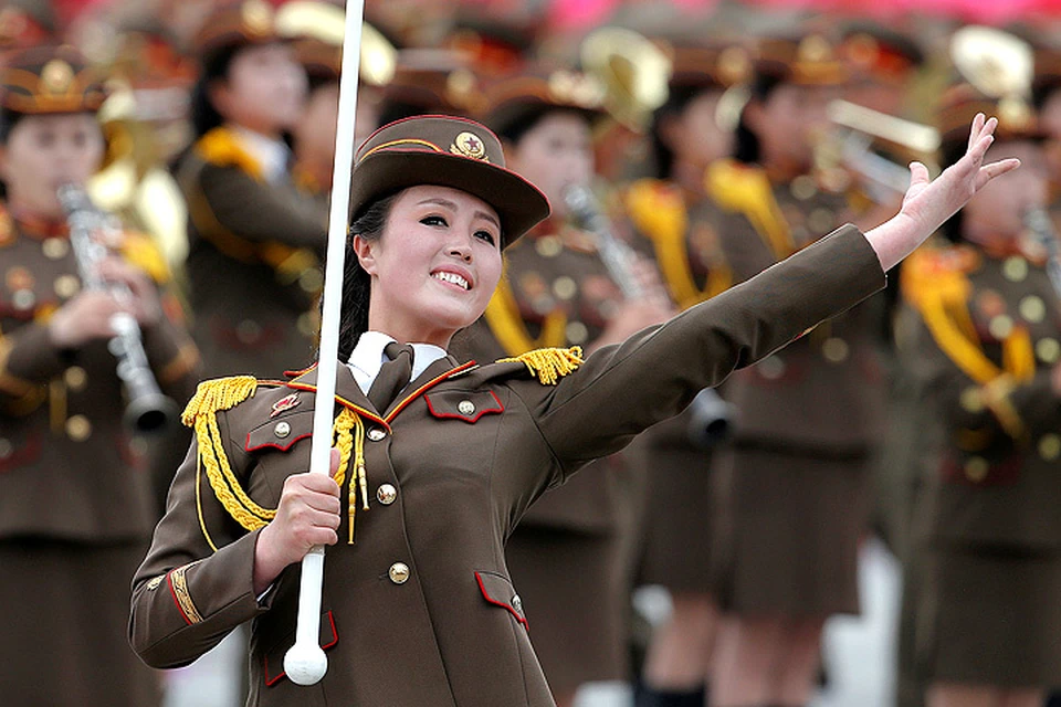 На параде по случаю окончания съезда компартии Северной Кореи.