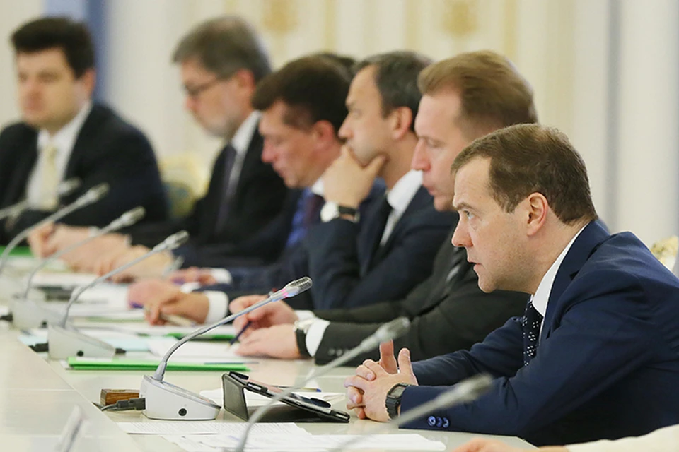 Приглашенные на встречу в «Горки» бизнесмены внимательно выслушали сообщение Медведева, а потом обратились к нему с просьбами. Фото: Екатерина Штукина/ТАСС