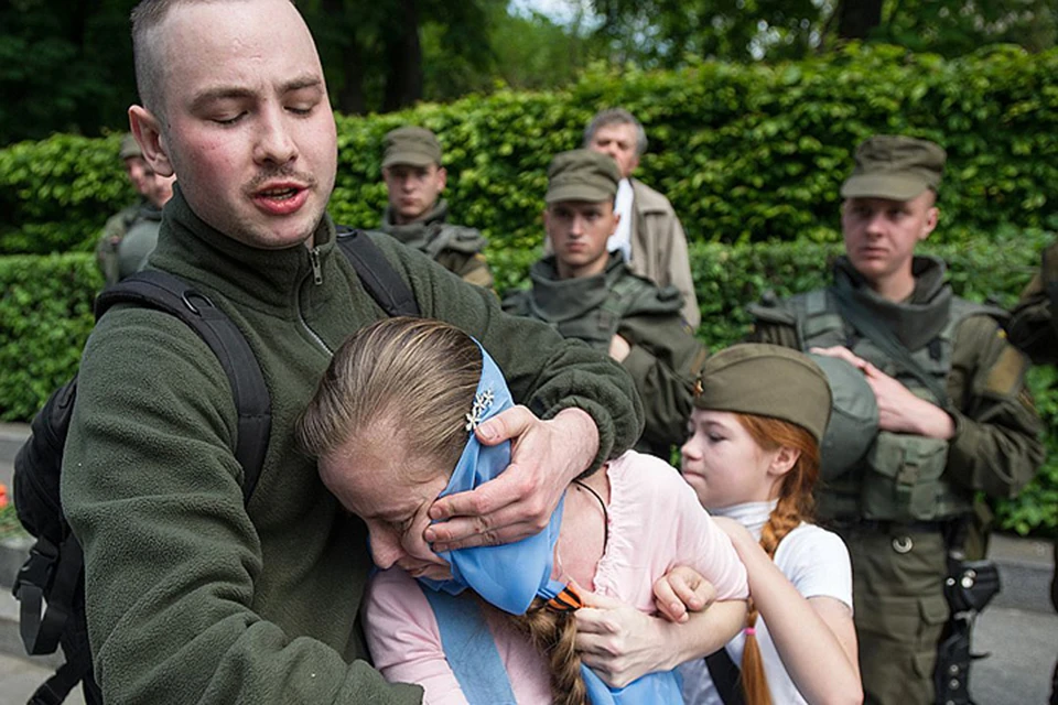 На них напали так называемые «патриоты Украины». ФОТО: Alexey Furman/Anadolu Agency/Getty Images