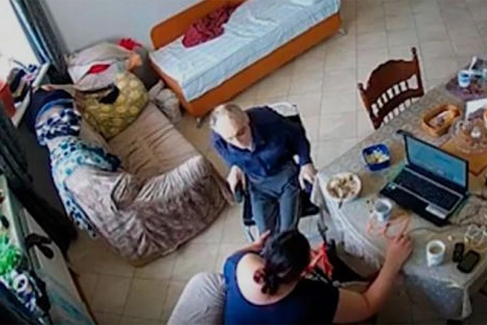 Мучения Брувера продолжались около года, когда его родные все же решились поставить в доме систему видеонаблюдения