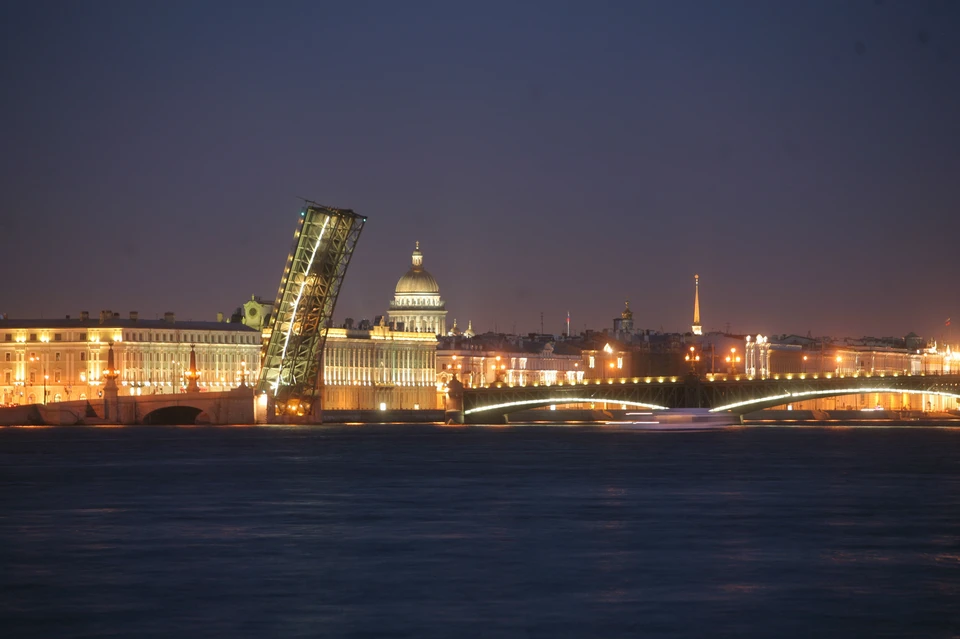 Троицкий мост станет главным элементом светового шоу.