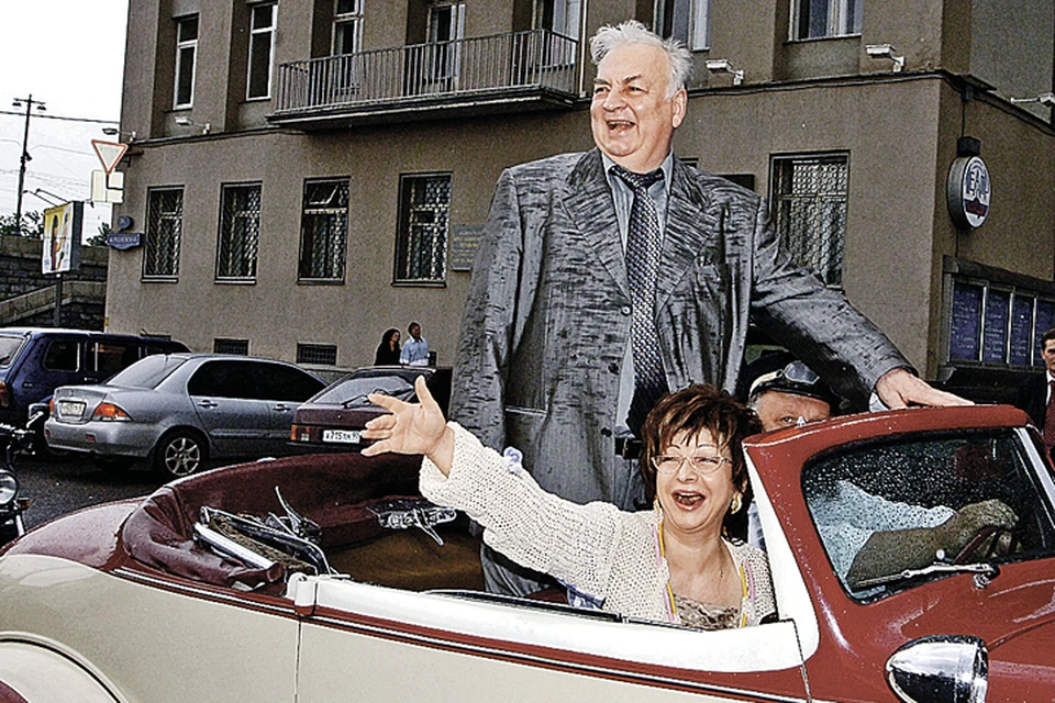 Михаил Державин с женой, певицей Роксаной Бабаян. Вместе они уже 36 лет. Фото: Александр САВЕРКИН/ТАСС