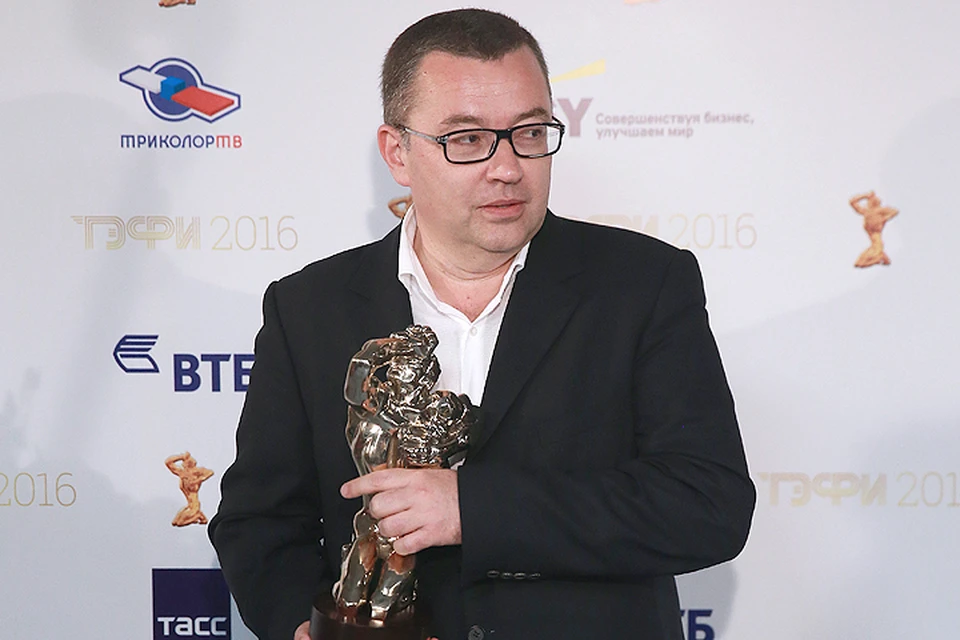 Телеведущий Борис Крюк после церемонии вручения премии "ТЭФИ - 2016" за высшие достижения в области телевизионных искусств в категории "Дневной эфир" в телецентре "Останкино". ФОТО Сергей Фадеичев/ТАСС