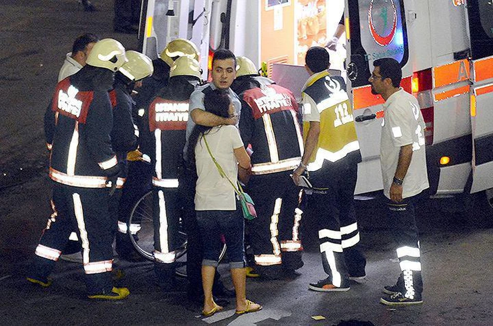 Жертвами терактов в турецком аэропорту стали десятки человек