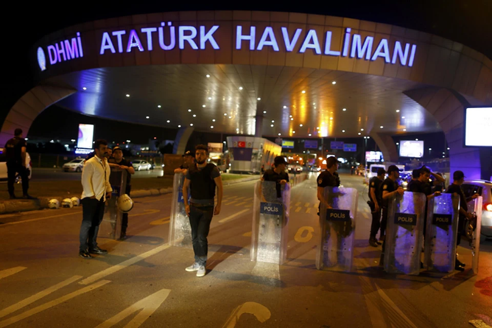 По последним данным, при атаке на аэропорт погибло более 40 человек