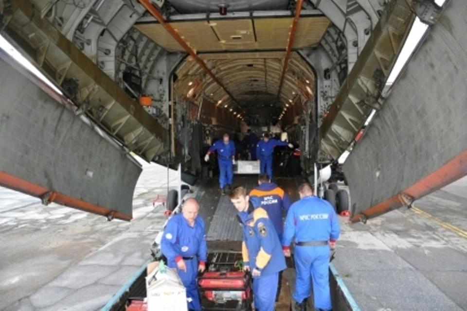 Спасатели выдвинулись из лагеря к месту предполагаемого падения самолета Ил-76 в Иркутской области
