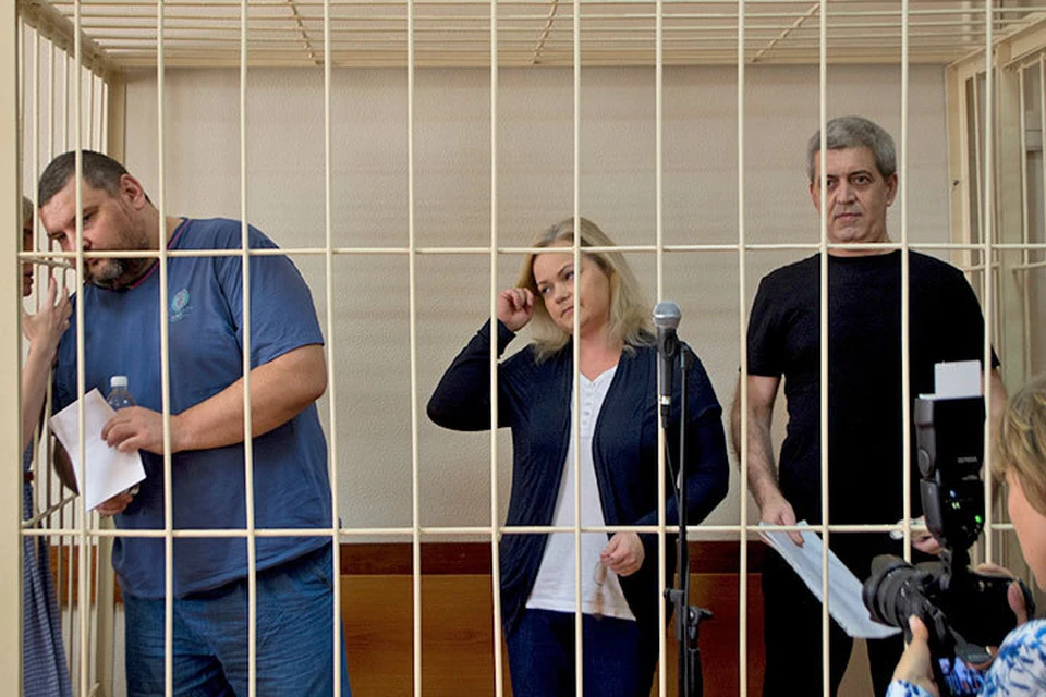 В Самаре суд вынес обвинительный приговор Дмитрию Бегуну, Наталье Умяровой и Олегу Иванцу.