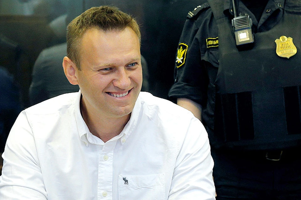 Алексей Навальный в помещении суда.
