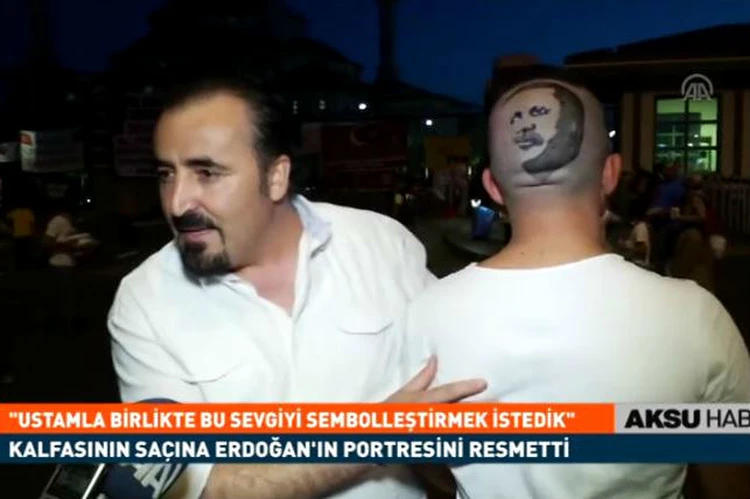 В Турции парикмахер выстриг портрет Эрдогана на голове помощника