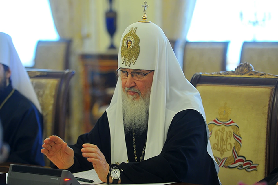 Патриарх Кирилл вступился за верующих специалистов